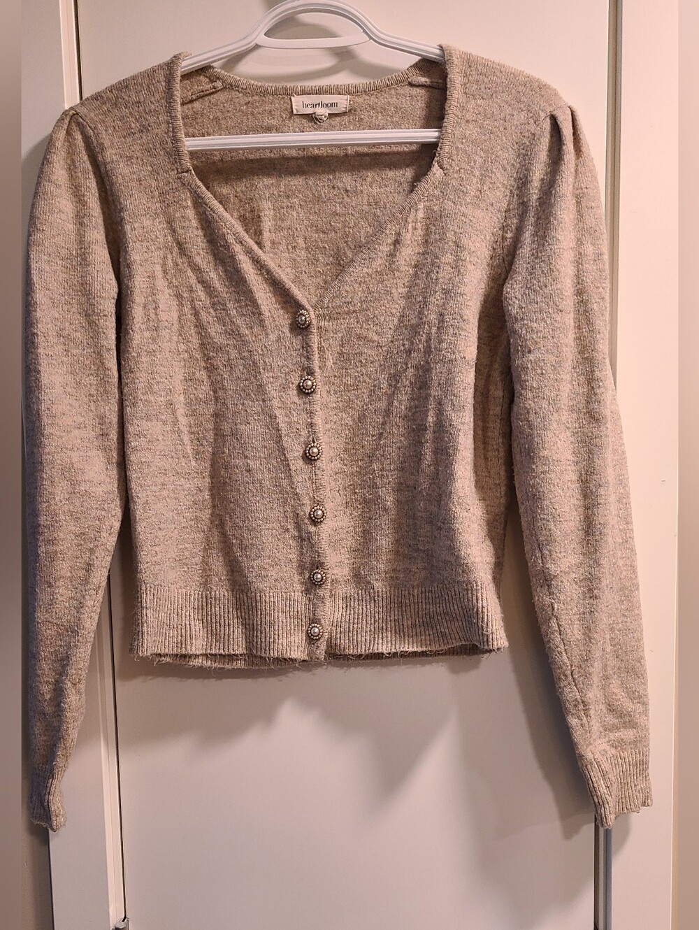 Heartloom Heathered Oatmeal Cropped Cardigan Size S – Pearl Buttons 🩷